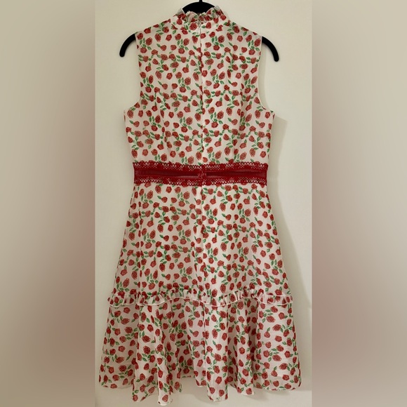 Beautiful Red and White Floral Dress with Cutout at the Waist - Picture 2 of 6